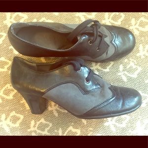 Retro AEROSOLES Two-Tone Booties US7.5